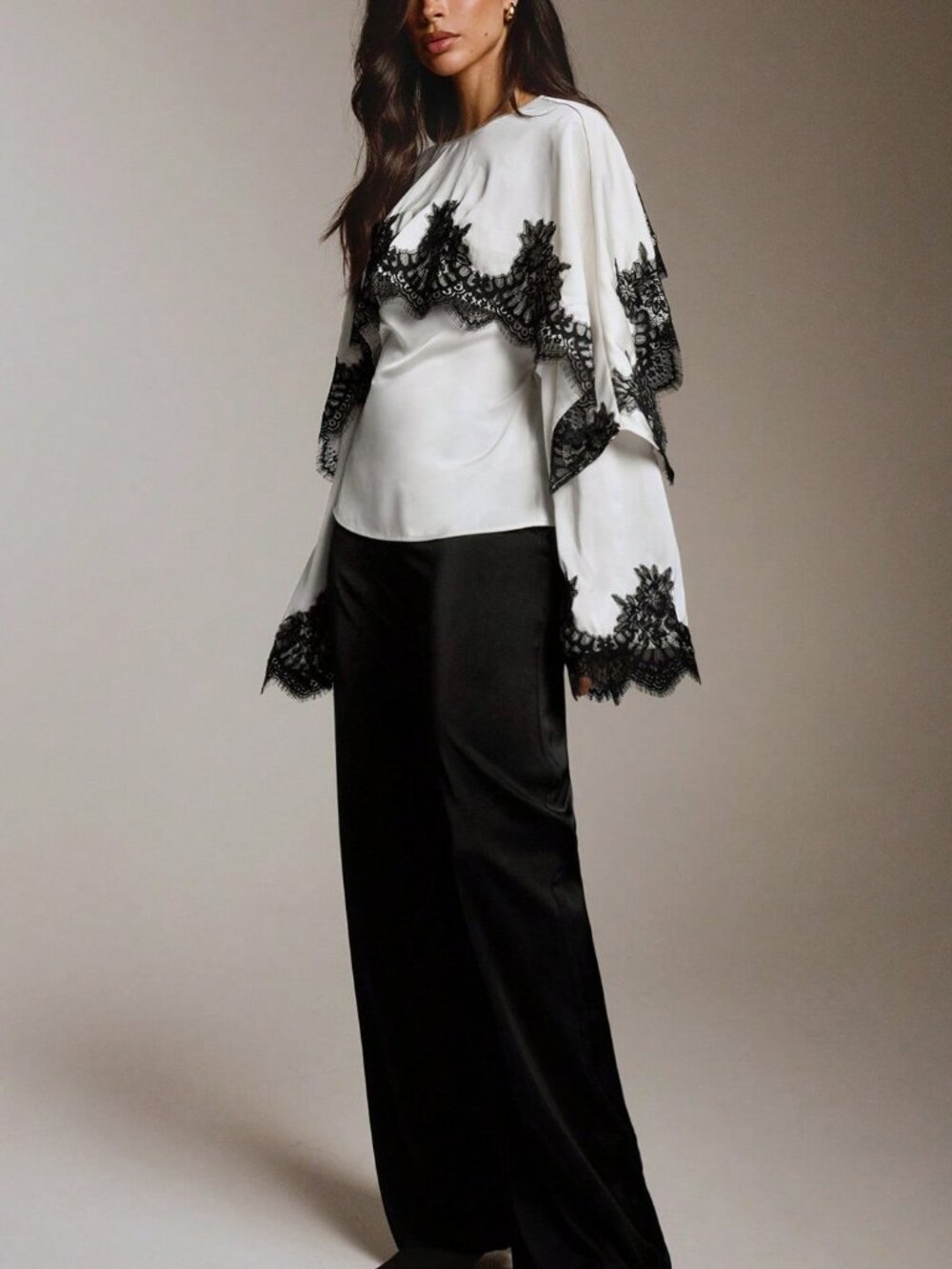 Black And White Elegant Women's Contrast Color Lace detailed Blouse - Picture 7 of 7